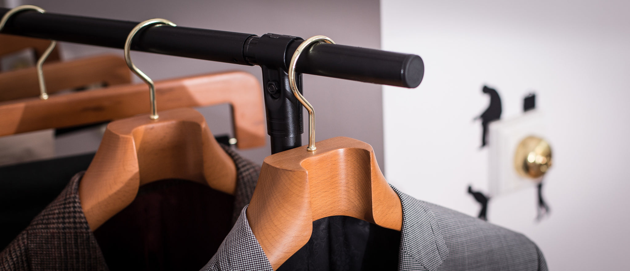 Men's Wooden Suit Hangers with Velvet Trouser Bar by Butler Luxury